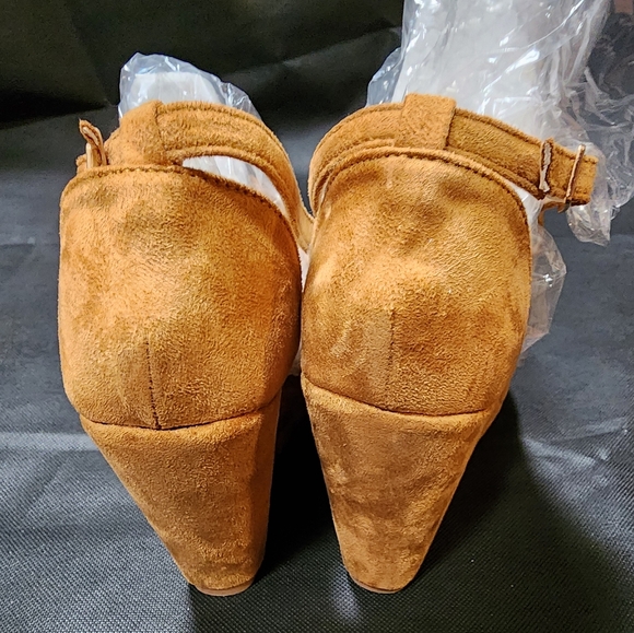 La Rosa Rose Toe Ankle Boots - Picture 3 of 8